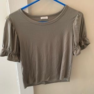 shirt with ruffled sleeves